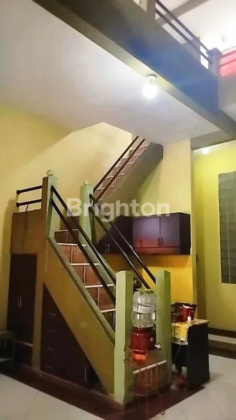image RUMAH 2 LANTAI SIAP HUNI DI JL JEMBAWAN SAWOJAJAR (6)