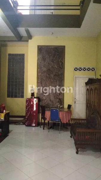 image RUMAH 2 LANTAI SIAP HUNI DI JL JEMBAWAN SAWOJAJAR (8)