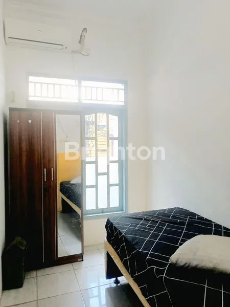 image KOS 17 KAMAR BARU RENOVASI, FULL FURNISHED & AC, SIAP BEROPERASI, LOKASI STRATEGIS & BEBAS BANJIR DI TANJUNG DUREN, JAKARTA BARAT (4)