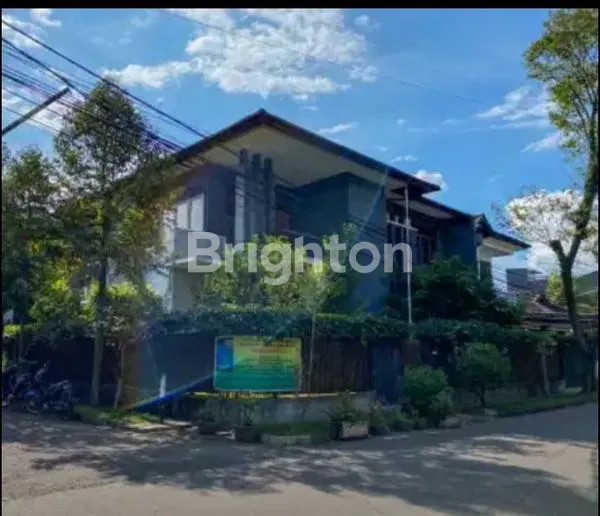 image RUMAH MEWAH TENGAH KOTA SIAP HUNI (2)