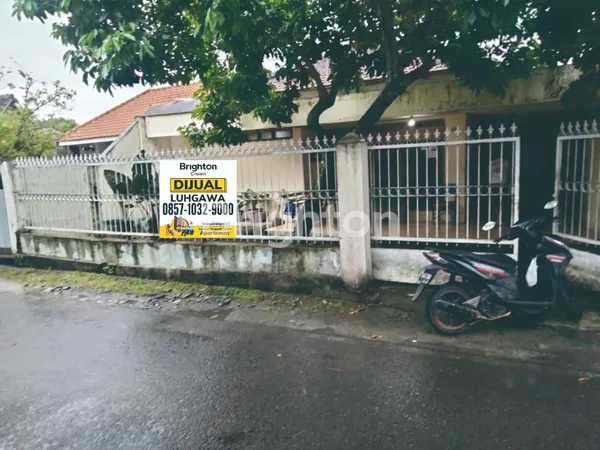 image RUMAH BESAR 2 MENIT KE DPRD KOTA SOLO, TENGAH KOTA, SEHARGA 1 RUMAH, SEBESAR 2 RUMAH (2)