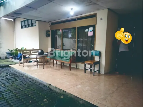image RUMAH BESAR 2 MENIT KE DPRD KOTA SOLO, TENGAH KOTA, SEHARGA 1 RUMAH, SEBESAR 2 RUMAH (5)