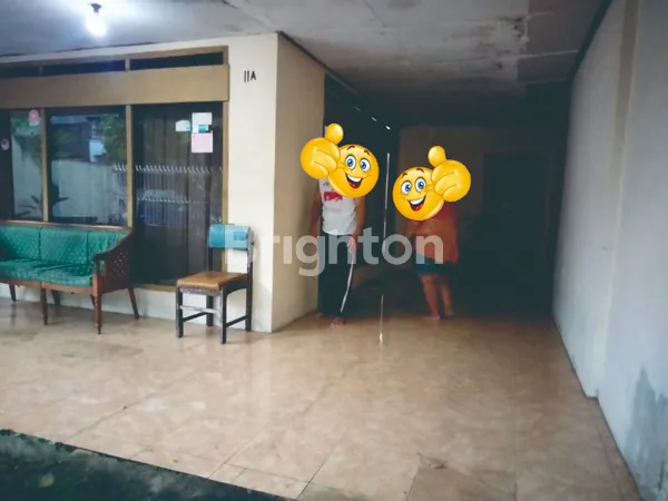 image RUMAH BESAR 2 MENIT KE DPRD KOTA SOLO, TENGAH KOTA, SEHARGA 1 RUMAH, SEBESAR 2 RUMAH (7)