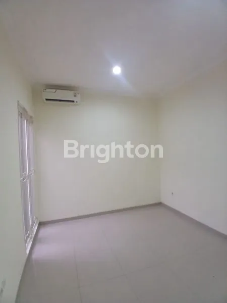 image *DI JUAL  RUMAH CANTIK  1  LT DG 4 KAMAR TIDUR,  PLUS BONUS 3 AC  DAERAH GRAHA PADMA  SEMARANG* (8)