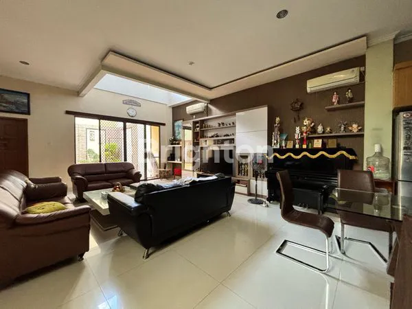 image RUMAH MURAH 2 LANTAI DI KAWASAN ELIT TAMAN GALAXY - BEKASI SELATAN (NEGO) (2)