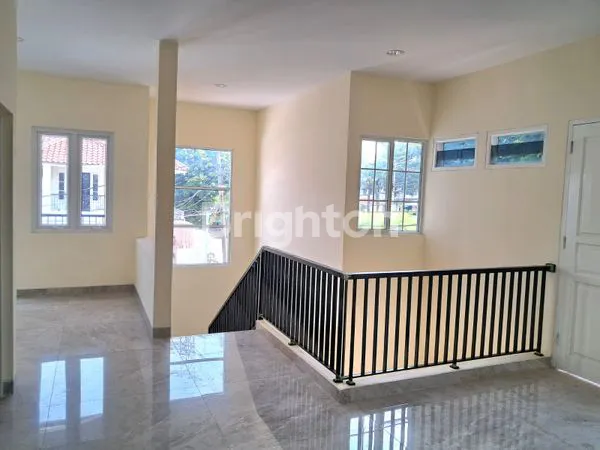 image RUMAH MEWAH FULL RENOVASI DI GADING SERPONG BSD  (3)