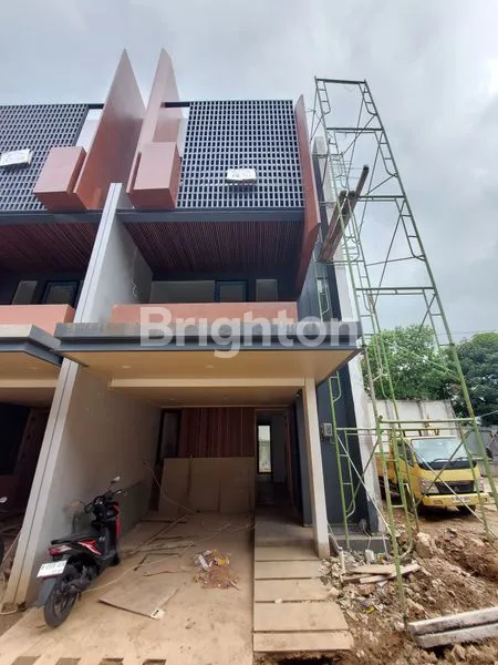 image RUMAH CLUSTER 3 LANTAI SOLITE @PERMATA BUANA JAKARTA BARAT (1)