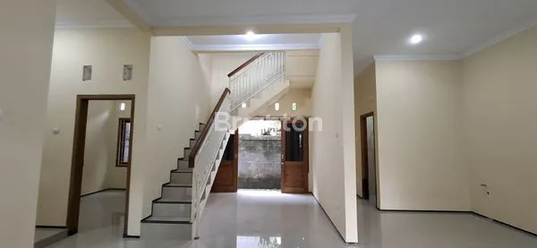 image RUMAH  2 LANTAI SIAP HUNI WATES KOTA (4)