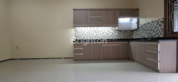 image RUMAH  2 LANTAI SIAP HUNI WATES KOTA (1)