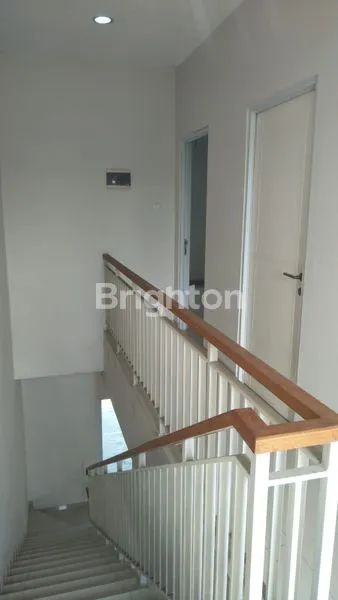 image RUMAH 2 LANTAI SIAP HUNI DI KELAPA GADING DI SEWAKAN (4)