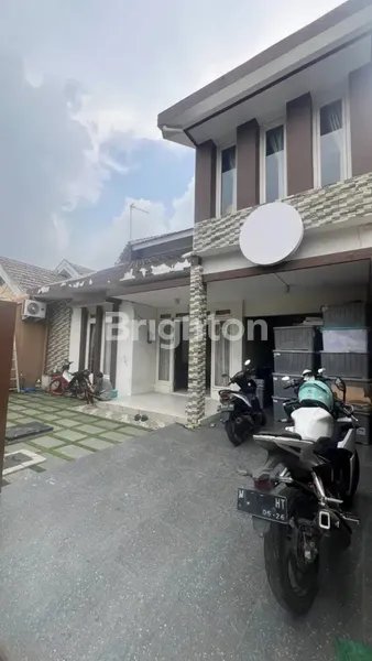 image DIJUAL RUMAH BARUK BARAT, DEKAT PUSAT PERBELANJAAN, SELANGKAH RAYA MERR (1)