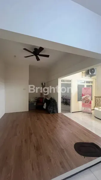 image DIJUAL RUMAH BARUK BARAT, DEKAT PUSAT PERBELANJAAN, SELANGKAH RAYA MERR (7)