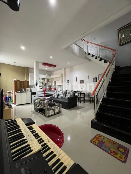 image RUMAH MEWAH SUMBER (5)