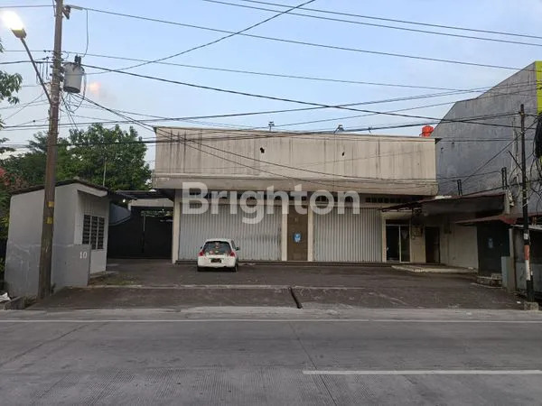 image MILIKI SEGERA  RUMAH CANTIK  DI TENGAH KOTA LUAS 1720M  HARGA DIBAWAH NJOP BONUS RUKO UNTUK USAHA  ,TANAH NGANTONG DEPAN JALAN RAYA DAERAH GAJAH  SEMARANG (1)