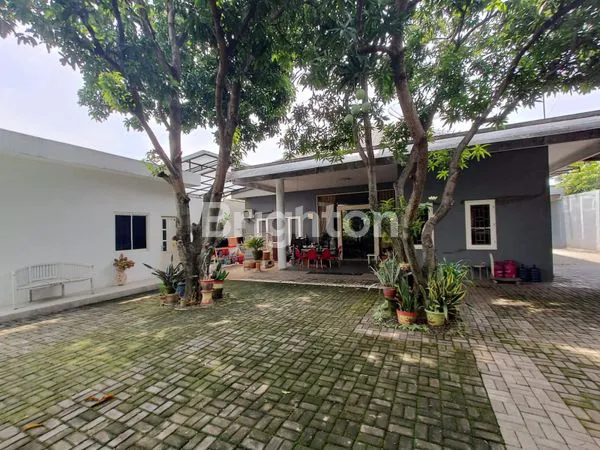 image MILIKI SEGERA  RUMAH CANTIK  DI TENGAH KOTA LUAS 1720M  HARGA DIBAWAH NJOP BONUS RUKO UNTUK USAHA  ,TANAH NGANTONG DEPAN JALAN RAYA DAERAH GAJAH  SEMARANG (2)