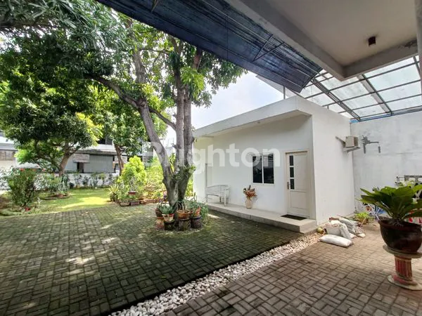 image MILIKI SEGERA  RUMAH CANTIK  DI TENGAH KOTA LUAS 1720M  HARGA DIBAWAH NJOP BONUS RUKO UNTUK USAHA  ,TANAH NGANTONG DEPAN JALAN RAYA DAERAH GAJAH  SEMARANG (3)