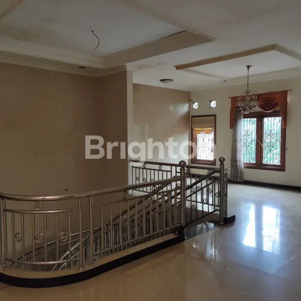 image RUMAH LUAS CANTIK HOEK SIAP HUNI. (8)