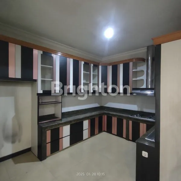 image RUMAH LUAS CANTIK HOEK SIAP HUNI. (3)