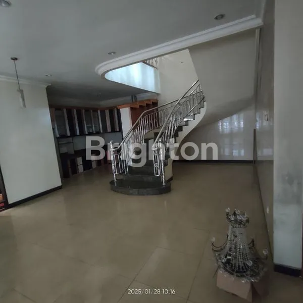 image RUMAH LUAS CANTIK HOEK SIAP HUNI. (4)