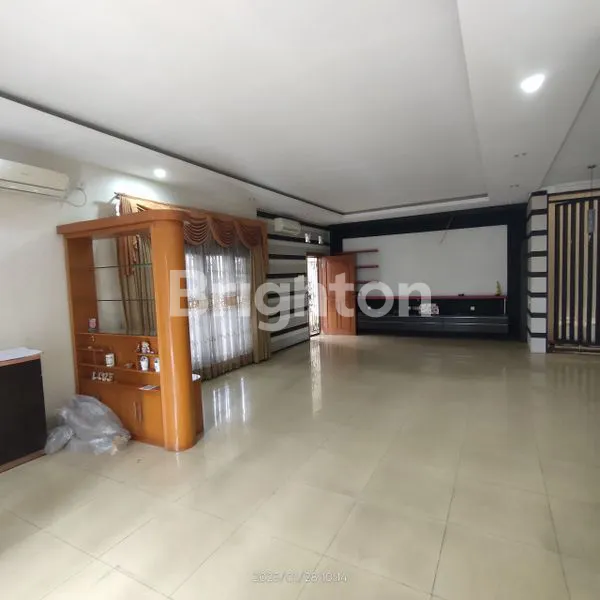 image RUMAH LUAS CANTIK HOEK SIAP HUNI. (2)