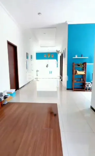 image RUMAH MEWAH DAN STRATEGIS DI JALAN RAYA GAYUNGSARI SURABAYA (3)