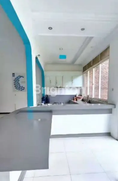 image RUMAH MEWAH DAN STRATEGIS DI JALAN RAYA GAYUNGSARI SURABAYA (5)
