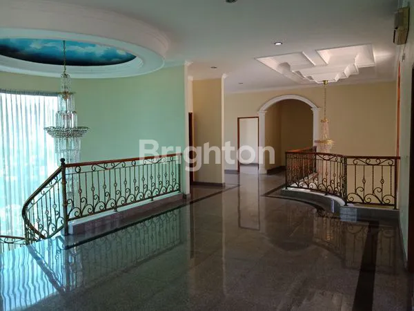 image RUMAH MEWAH DI JUAL DI PUSPITA LOKA, BSD (27)