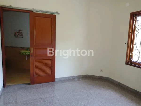 image RUMAH MEWAH DI JUAL DI PUSPITA LOKA, BSD (28)