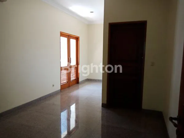 image RUMAH MEWAH DI JUAL DI PUSPITA LOKA, BSD (23)