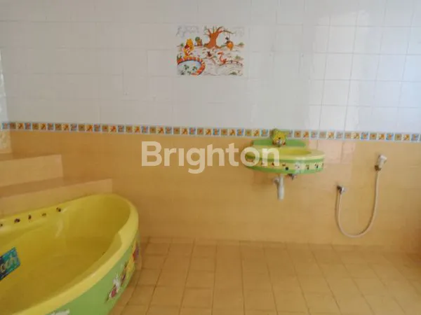 image RUMAH MEWAH DI JUAL DI PUSPITA LOKA, BSD (14)