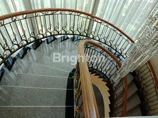 image RUMAH MEWAH DI JUAL DI PUSPITA LOKA, BSD (4)