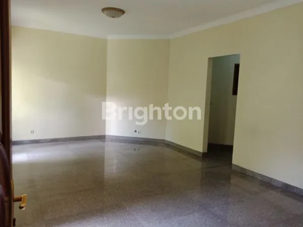 image RUMAH MEWAH DI JUAL DI PUSPITA LOKA, BSD (10)