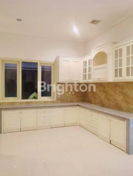 image RUMAH MEWAH BANGUNAN BARU GRESS DI DARMO SURABAYA (4)