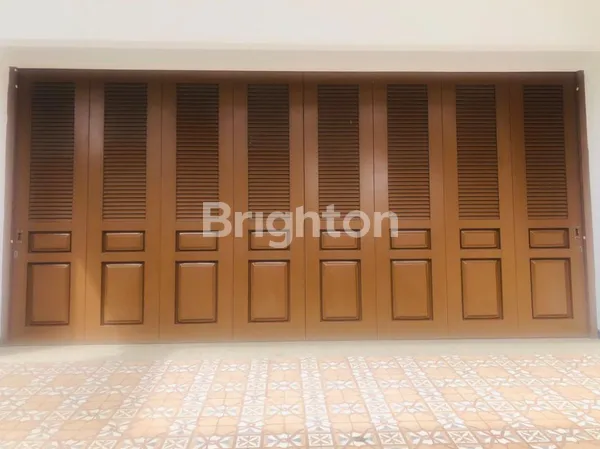 image RUMAH MEWAH BANGUNAN BARU GRESS DI DARMO SURABAYA (5)