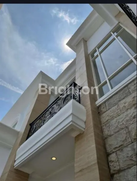 image RUMAH MEWAH BANGUNAN BARU GRESS DI DARMO SURABAYA (6)