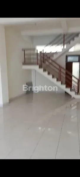RUKO 2 LANTAI DI TENGAH KOTA