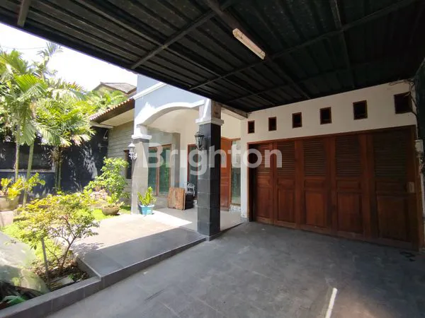 image RUMAH 1 LANTAI RUANG KELUARGA BESAR LINGKUNGAN TENANG KAWASAN PREMIUM DEKAT SANUR (1)