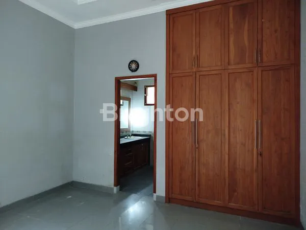 image RUMAH 1 LANTAI RUANG KELUARGA BESAR LINGKUNGAN TENANG KAWASAN PREMIUM DEKAT SANUR (6)