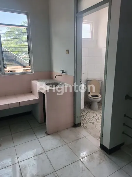 image RUKO TIGA LANTAI PIERE TENDEAN JUAL CANTIK (5)