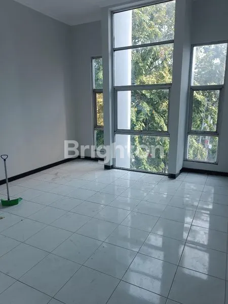 image RUKO TIGA LANTAI PIERE TENDEAN JUAL CANTIK (6)