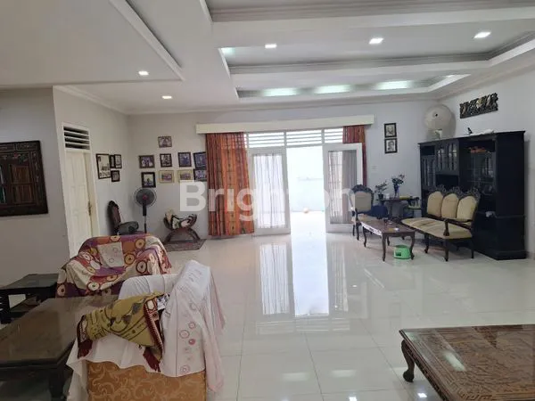 image RUMAH LUAS BERSIH RAPI TERAWAT STRATEGIS KAV DKI  MERUYA JAKARTA BARAT (1)