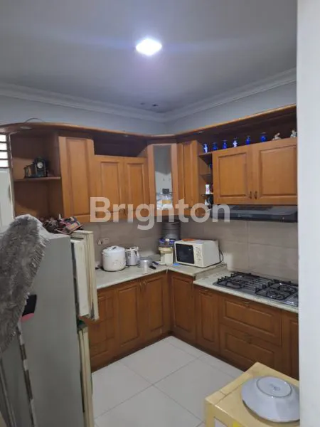 image RUMAH LUAS BERSIH RAPI TERAWAT STRATEGIS KAV DKI  MERUYA JAKARTA BARAT (4)