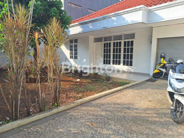 image RUMAH LUAS BERSIH RAPI TERAWAT STRATEGIS KAV DKI  MERUYA JAKARTA BARAT (5)