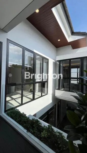 image RUMAH BARU GRESS 2 LANTAI DESAIN MODERN TROPIS WITH PRIVAT POOL LOKASI TERDEPAN CITRALNAD (5)