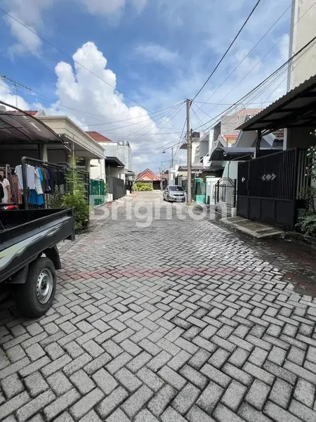 image DIJUAL RUMAH NIRWANA EKSEKUTIF SIAP HUNI BEBAS BANJIR DEKAT MERR  (2)