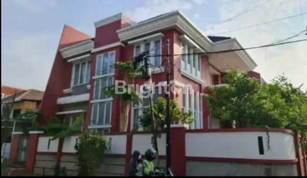 image JUAL CEPAT RUMAH MEWAH 3 LANTAI DI GREEN VILLE JAKARTA BARAT (1)