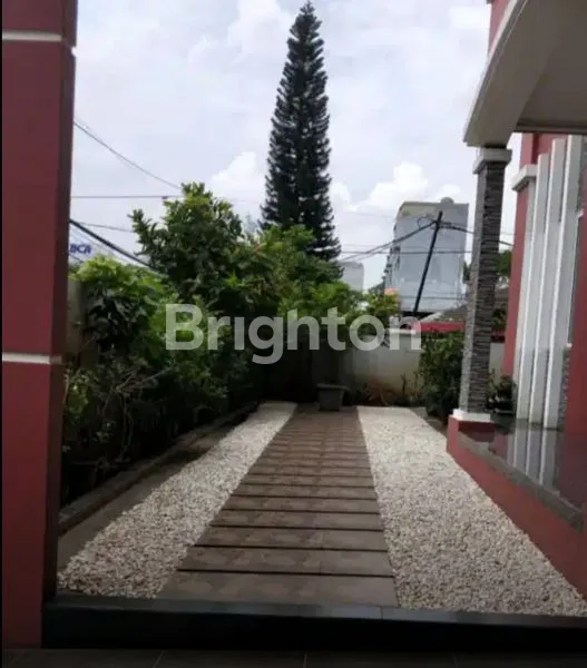 image JUAL CEPAT RUMAH MEWAH 3 LANTAI DI GREEN VILLE JAKARTA BARAT (4)