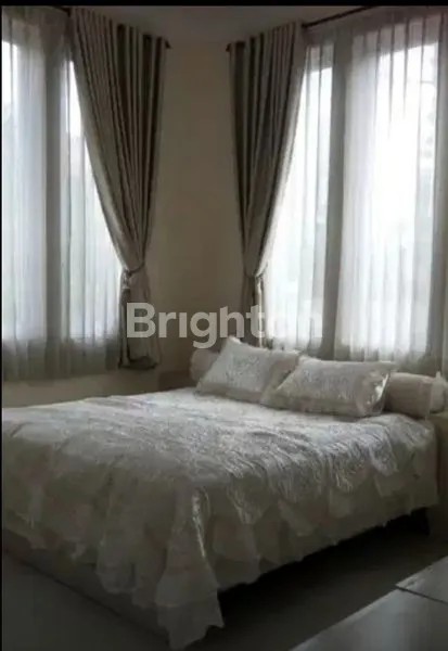 image JUAL CEPAT RUMAH MEWAH 3 LANTAI DI GREEN VILLE JAKARTA BARAT (6)