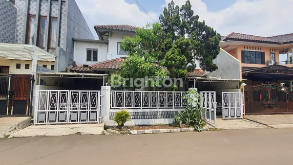 image DIJUAL TURUN HARGA RUMAH 2 KAVLING DENGAN SWIMMING POOL DI TAMAN LAGUNA CIBUBUR (2)