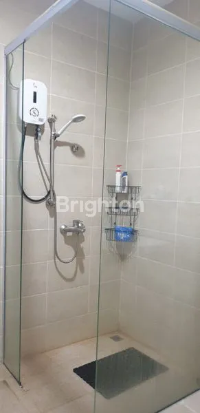 image RUMAH CANTIK ASRI POSISI HOOK DEKAT PUSAT KOTA DI BEVERLY GREEN (6)